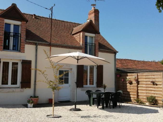 gite l'opale Lailly-en-Val Extérieur photo